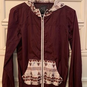 VERY COMFORTABLE PRETTY WINDBREAKER